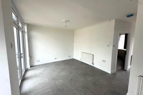 undefined, Myrtle Avenue, Bedfont