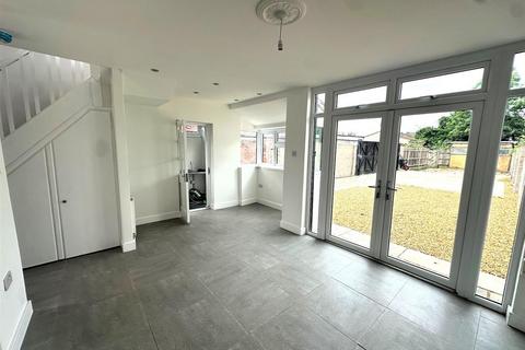 undefined, Myrtle Avenue, Bedfont