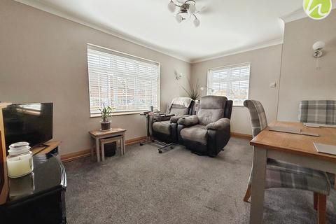 87 Cornwell Crescent, Stanford-le-hope, SS17 7DL