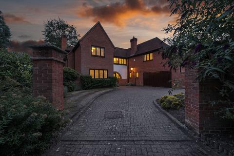 Orchards Close, West Byfleet, KT14