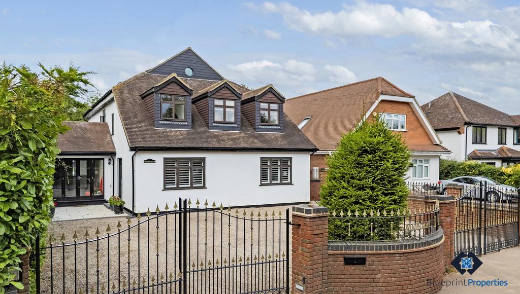 6 Bedroom Detached House