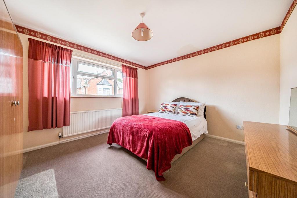Bedroom 1.jpg