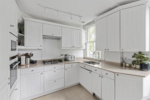 2 bedroom flat for sale, Bonnington Square, London SW8