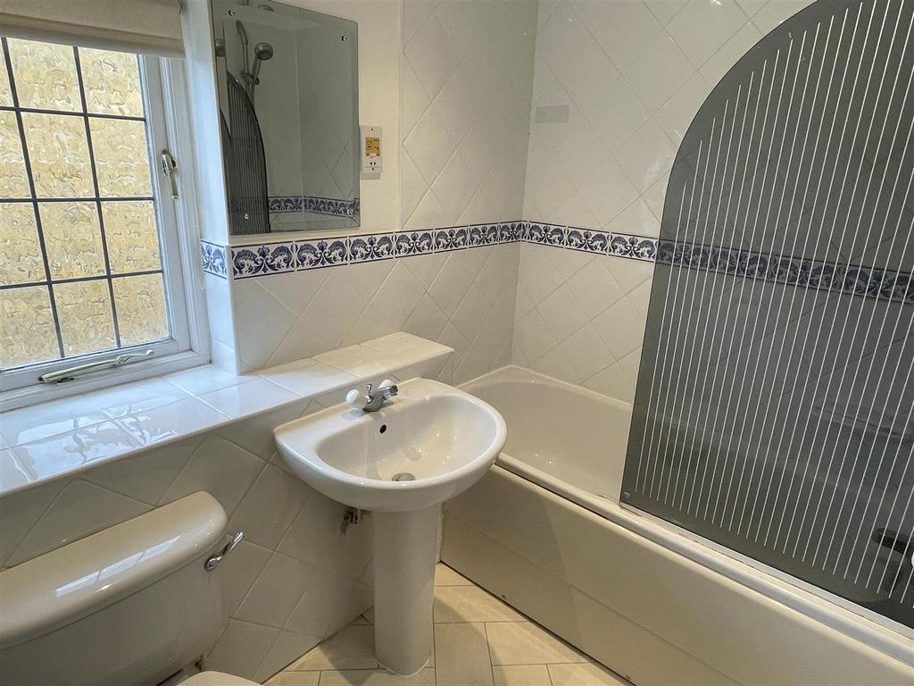 Bathroom.JPG