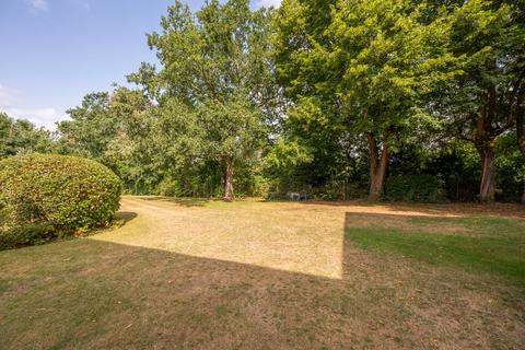 1 bedroom apartment for sale, Stoneleigh Park, Weybridge, KT13