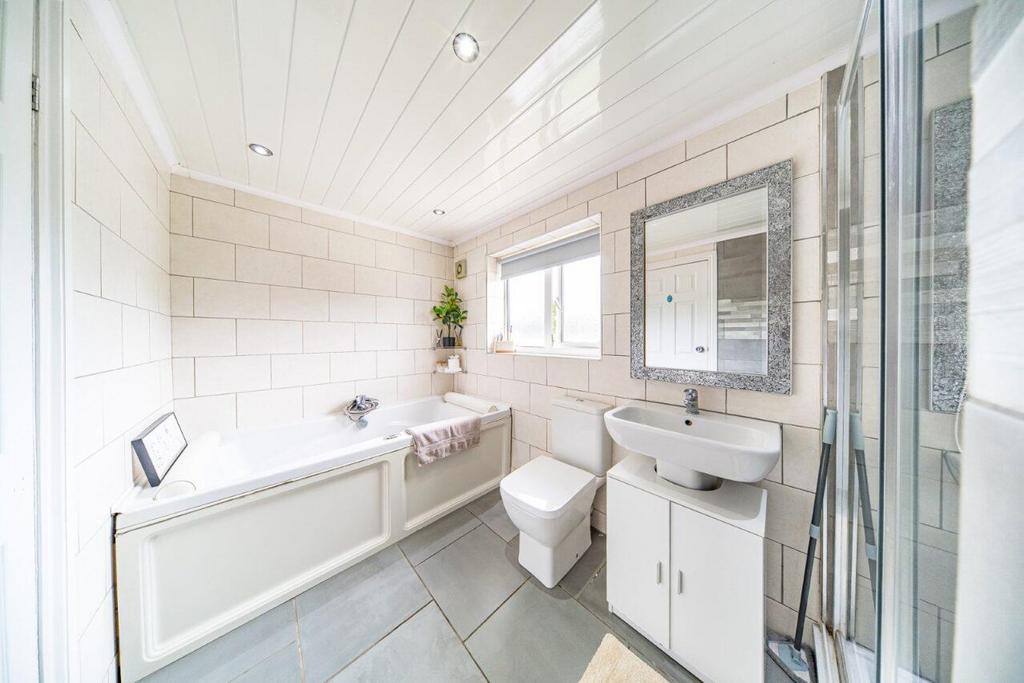 53 Walpole Ave bathroom.jpg