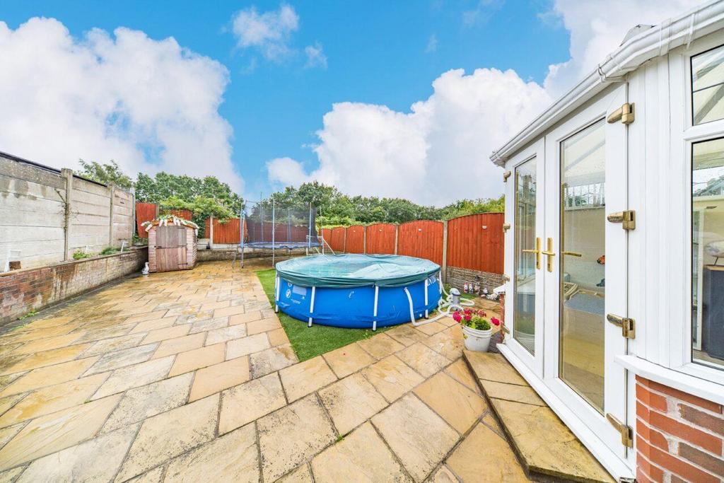 53 Walpole Ave garden.jpg