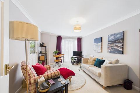 14 Yeend Close, West Molesey, KT8 2NY