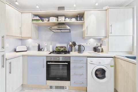 14 Yeend Close, West Molesey, KT8 2NY