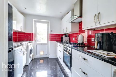 Beechfield Gardens, Romford, RM7 0EJ