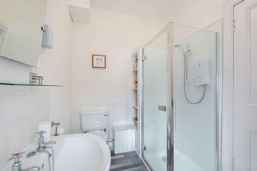 En Suite  Shower