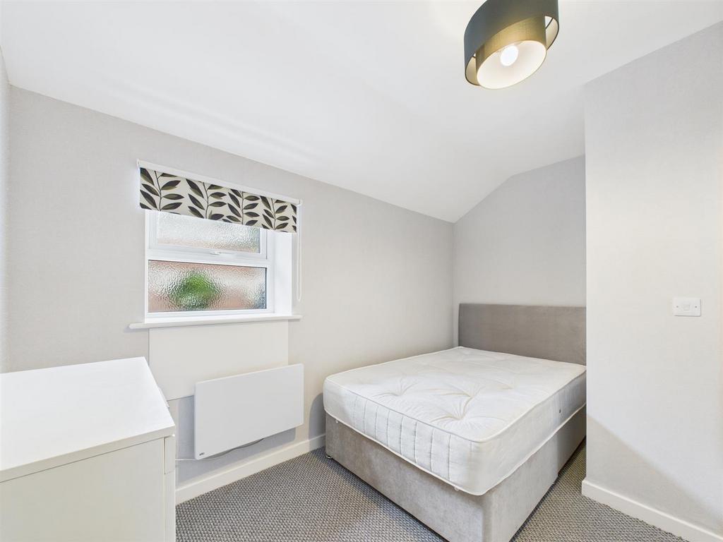 Bed 2.jpg