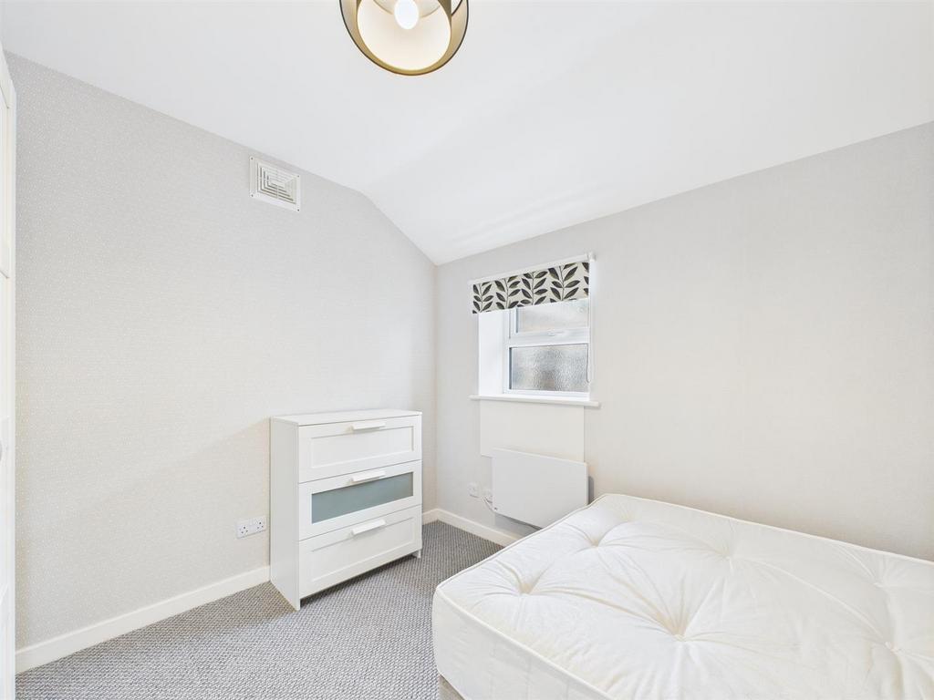 Bed 1.jpg