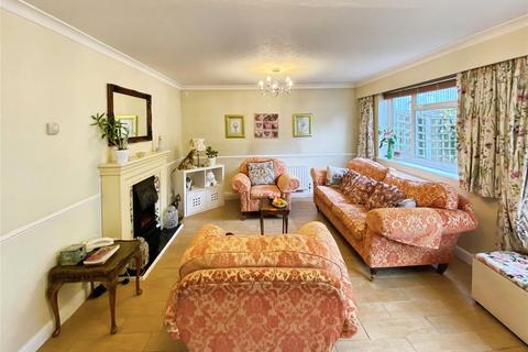 73 Highlands, Watford, WD19 4LZ