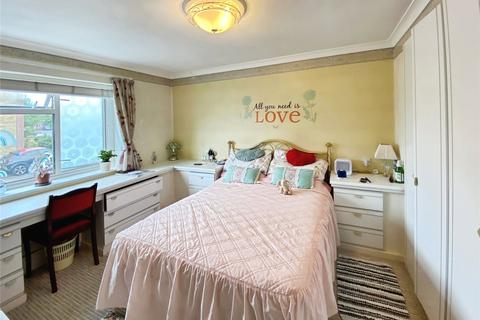 73 Highlands, Watford, WD19 4LZ