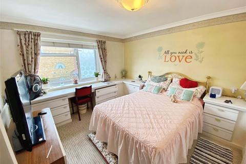 73 Highlands, Watford, WD19 4LZ