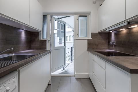 4 bedroom flat to rent, 14 Brondesbury Court 235 Willesden Lane