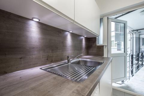 4 bedroom flat to rent, 14 Brondesbury Court 235 Willesden Lane