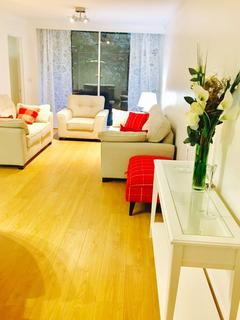 3 bedroom flat for sale, Regent Court, North Bank, St Johns Wood, NW8