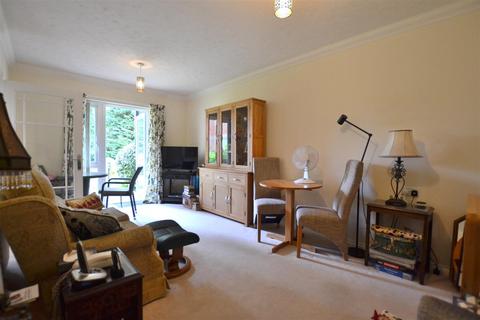 1 bedroom flat for sale, Branksomewood Road, Fleet GU51