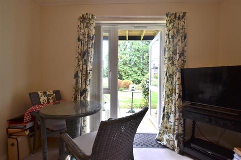 1 bedroom flat for sale, Branksomewood Road, Fleet GU51