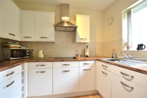 1 bedroom flat for sale, Branksomewood Road, Fleet GU51