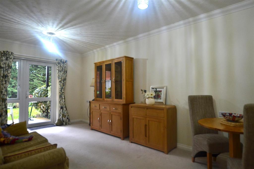 New living room 1 .JPG