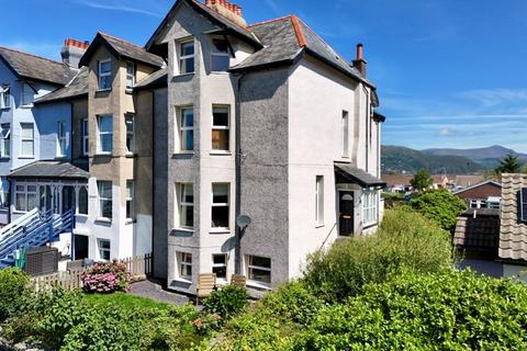 7 bedroom end of terrace house for sale, 34 Belgrave Road, Fairbourne, LL38 2AZ