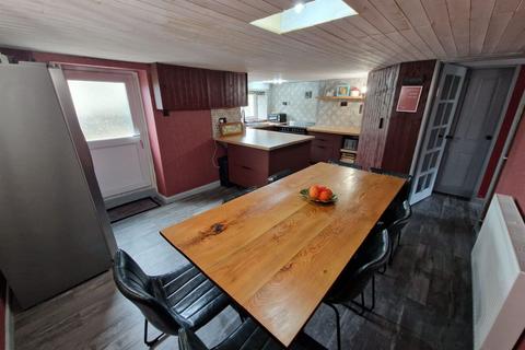 7 bedroom end of terrace house for sale, 34 Belgrave Road, Fairbourne, LL38 2AZ