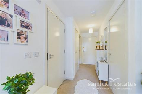 2 bedroom flat for sale, High Street, Colliers Wood, London, SW19