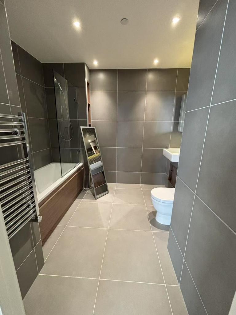Woodberry Down Stunning One Bedroom Apartment w