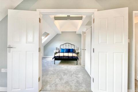 2 bedroom flat to rent, 74 Higham Hill Road, London E17