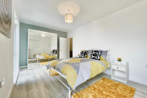 2 bedroom flat to rent, 74 Higham Hill Road, London E17