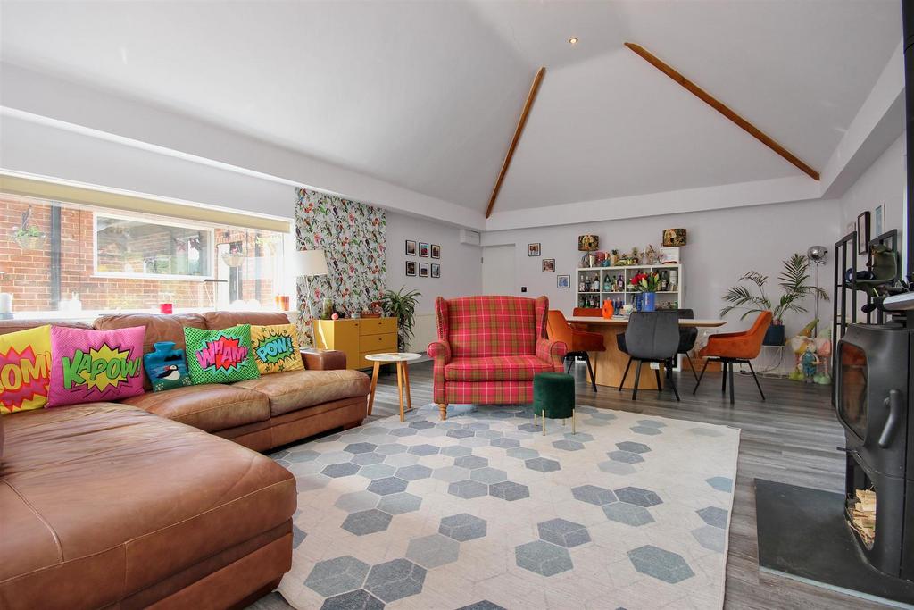 Lounge and dining room