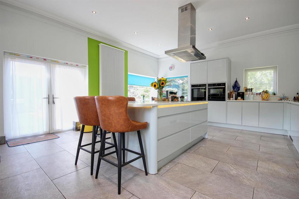 Dining kitchen