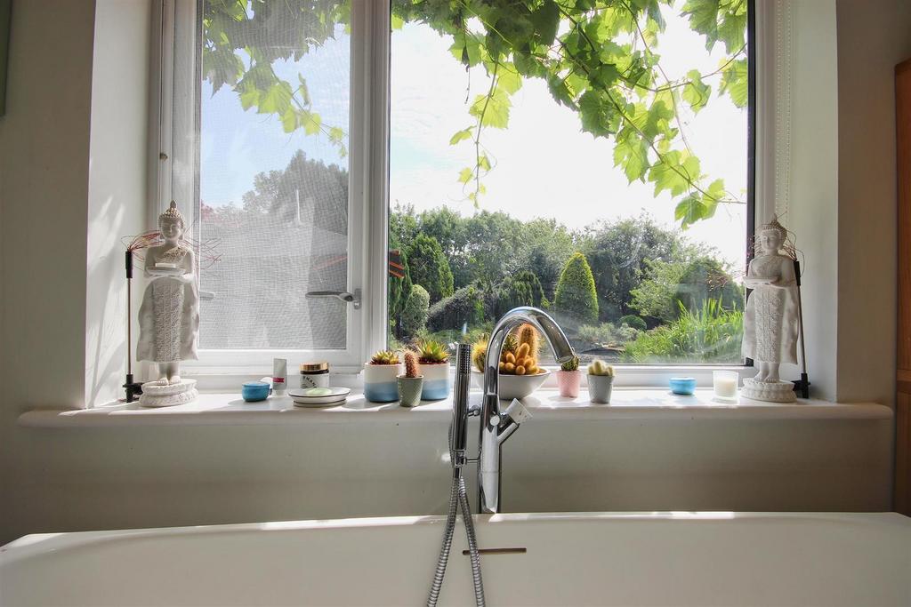 Bathroom/w.c.
