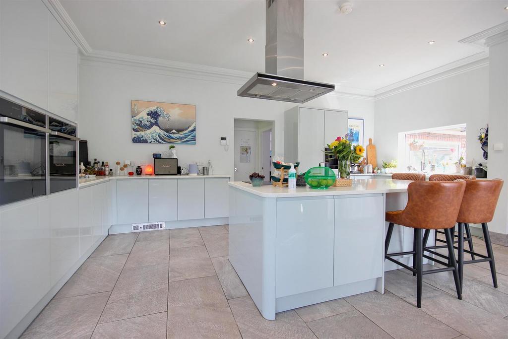 Dining kitchen