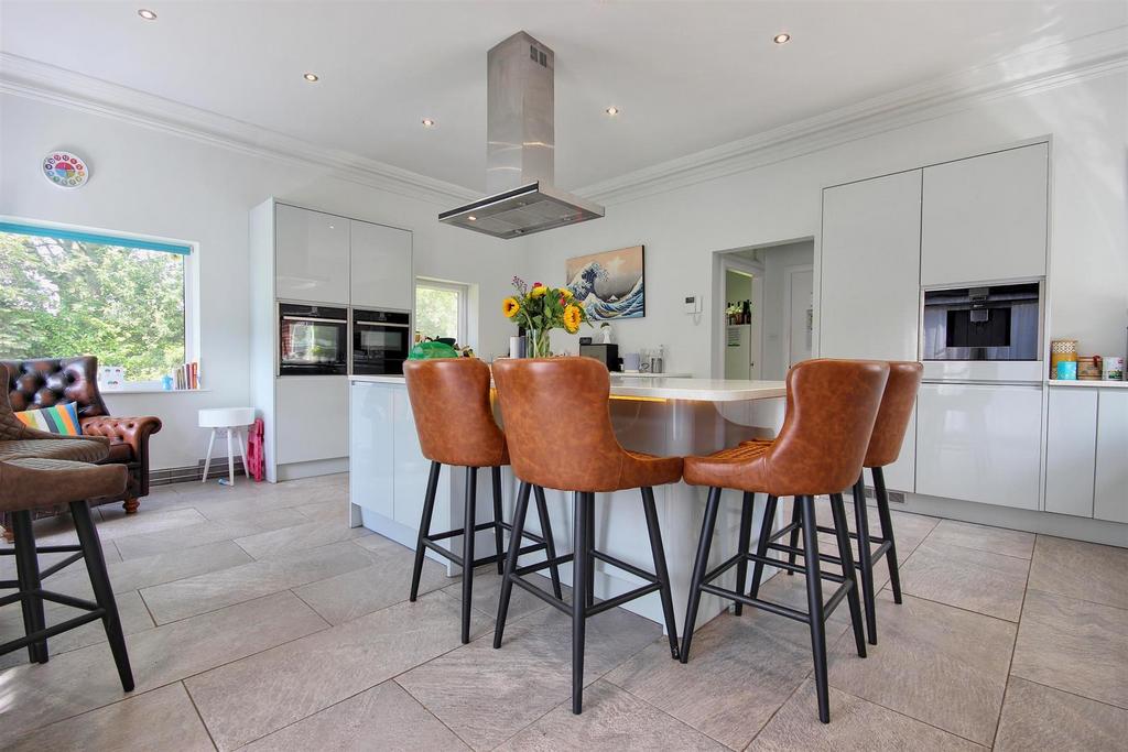 Dining kitchen