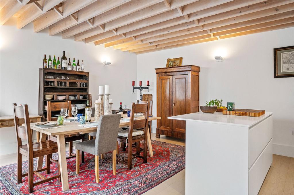 Kitchen Dining Area