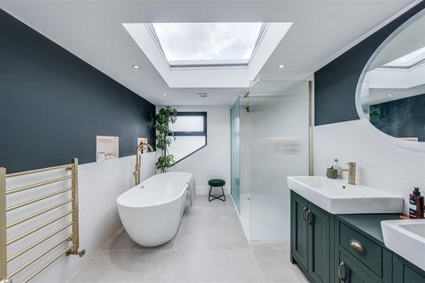 4 bedroom semi-detached house for sale, Priory Road, Dartford