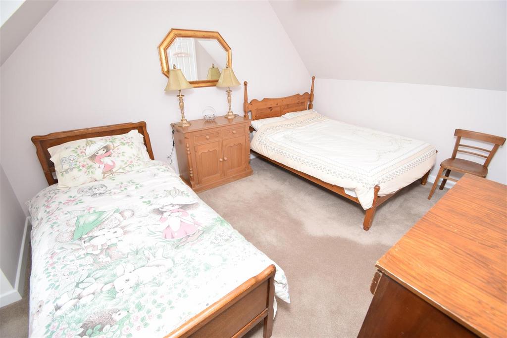 Bedroom two (2).jpg