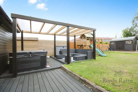 3 bedroom semi-detached house for sale, Mayfield Grove, Denbighshire LL18