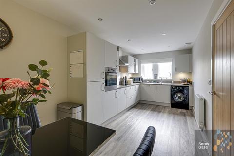 3 bedroom end of terrace house for sale, Huddersfield Road, Holmfirth HD9