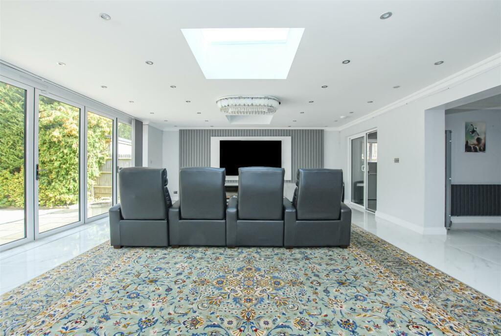 Living room 3.jpg