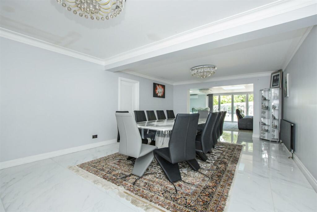 Dining room 2.jpg
