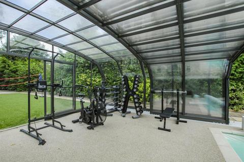 4 bedroom detached house for sale, Frays Avenue, West Drayton UB7