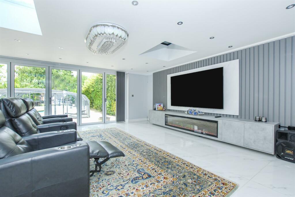 Living room 2.jpg