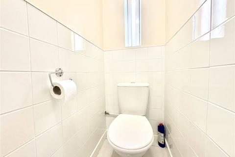 3 bedroom apartment to rent, Chelsea Manor Street, London SW3