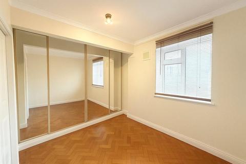 3 bedroom apartment to rent, Chelsea Manor Street, London SW3
