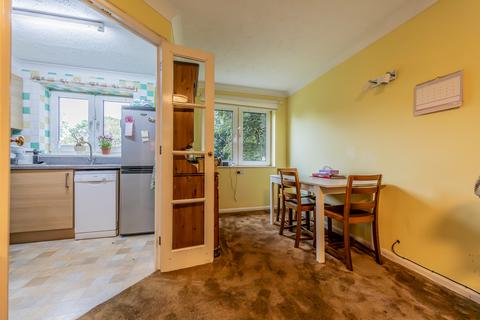 2 bedroom retirement property for sale, Farnham Close, London N20